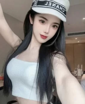 谭村地铁站萱萱