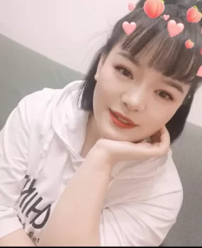 性价比超高的年轻妹子