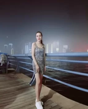 广州兼职新疆美女身材高挑 熊大