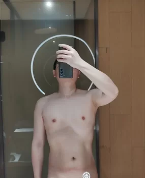 邻家大哥哥类型有点痞坏 只做女士