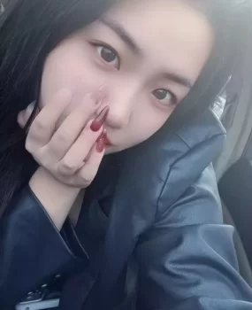 东丽年轻小姑娘