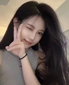 高挑气质美乳小妹