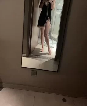 白嫩性感樱桃老师