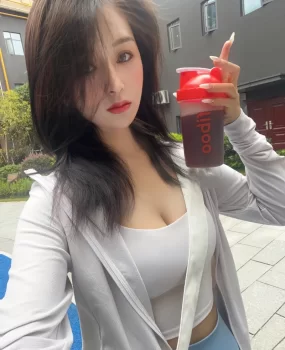 兼职瑜伽妹反差萌女紧致的后花园