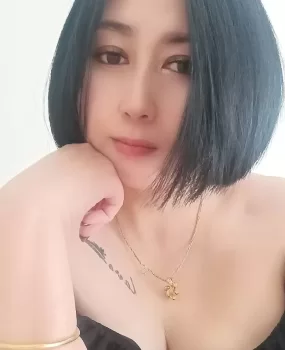 大胸熟女，玩的开，