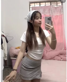 精神小妹大奶子哇哇叫