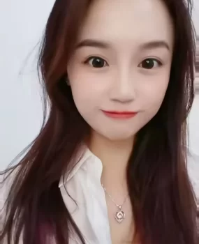 乌市年轻小美