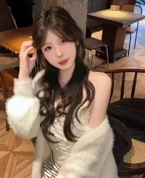 三点粉新人小妹