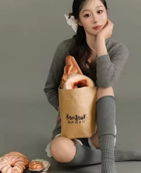 年轻漂亮，身材不错