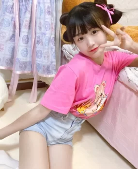 三点粉嫩下海兼职学生