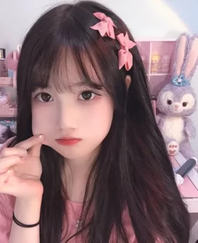 爱喝奶茶的小女孩