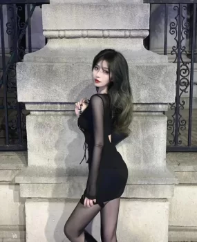 通体透明全身黑丝很会玩情趣的沐足店头牌