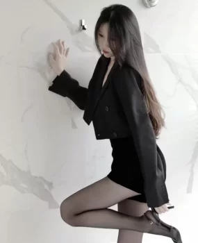 沙河卖衣服的气质黑丝女口活美胸柔软