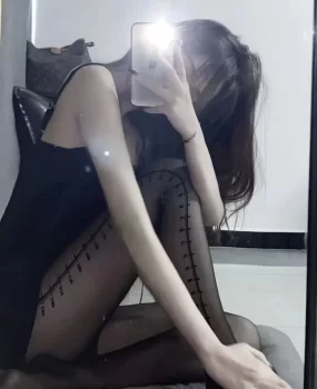 极品诱惑黑丝尤物酒吧前台接待小姐姐下班兼