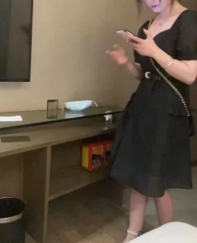 游戏陪玩妹纸 沐沐 自己聊的