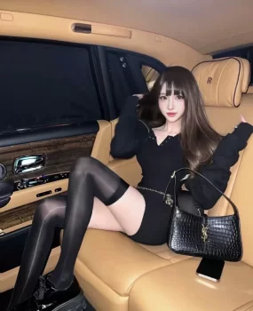 租车行气质优雅古典美黑丝极品魅惑JK制服美少女