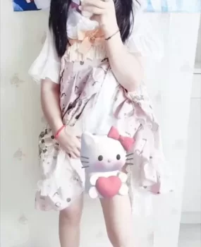 身高不到一米五的萝莉妹子