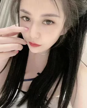 海珠白嫩大波美女真实照片