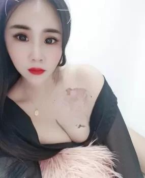 天河情趣丝袜大胸女仆