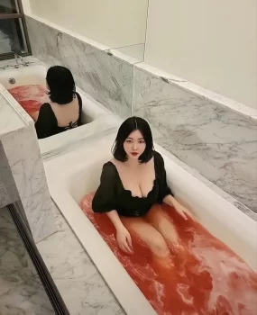 翘臀圆挺嫩妹儿