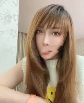 璐璐姐，性感御姐