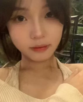 牛奶皮肤纯欲小妹