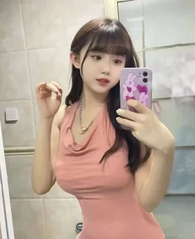 三点粉嫩年轻小妹