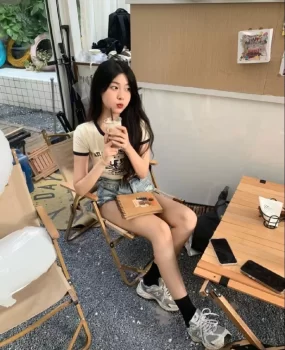 人美淫水湿床单，清纯可爱型，情人系