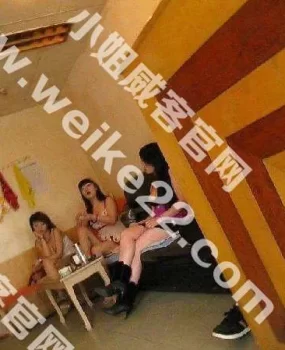 白云路的小粉灯爽了一个小妹