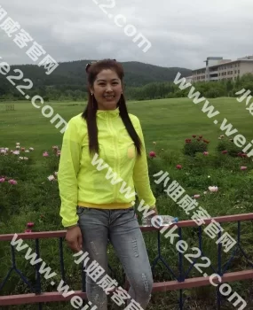 地下真实卖货的骚的不行的女人