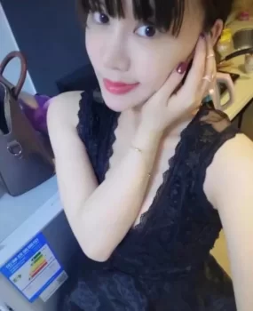 【搬运帖】长得胸大无脑，做着pia叽水停不了