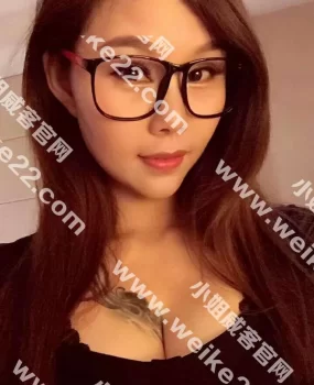 身材苗条、性感，很有气质的美女安安