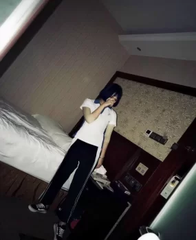 学生妹磨棒，调情，波推，全裸，洗澡口爆之类的