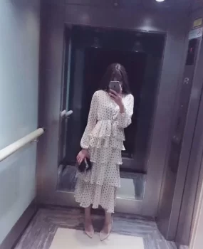 妹子超高素质的，颜身材样样具备，值！