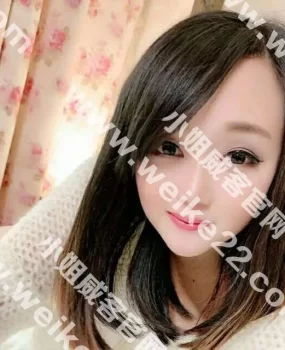 清纯中带着一丝不可掩盖的骚气