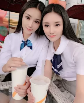 验证广州高颜值身材好床上骚的学生妹