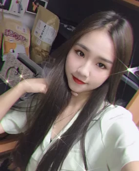 大长腿，完全身材，粉嫩兼职大学生