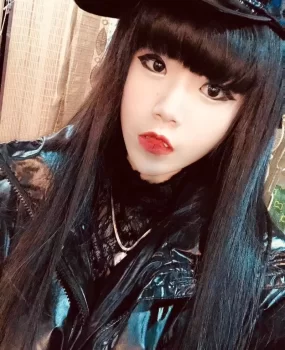 温柔可爱活细的女孩(需要金币了 玩腻了割出)