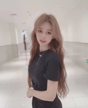 最近上的一个因缺钱兼职的高颜值美女