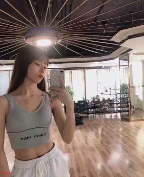 和平区小美女 初次下水 皮肤白嫩 服务好 粉嫩