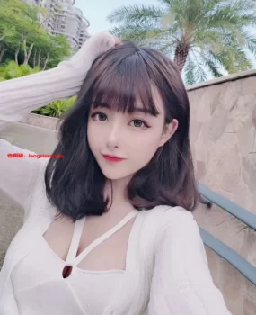 大学生兼职援交妹，粉嫩下海极品货色