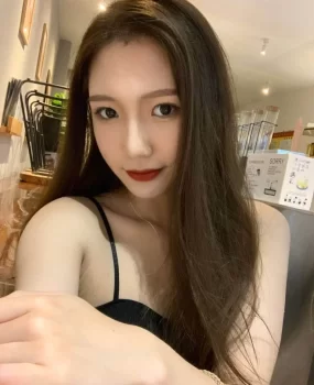 清纯苗条粉嫩小公举