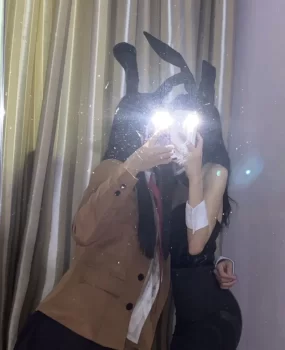 天津双飞小妹操到一半脱套干 边舔边干