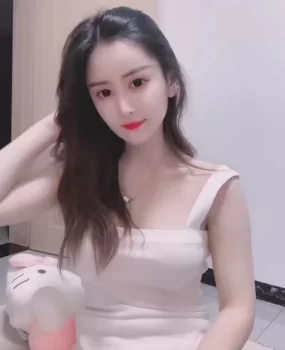 清纯甜美兼职小妹，粉嫩多汁