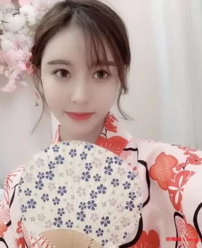 中日混血 忠信岛美 纯情美少女 父亲是日本人