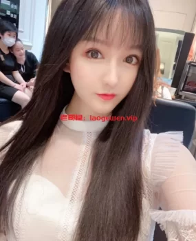 广州天河高端兼职嫩妹 三点粉嫩 逼紧水多 服务热情