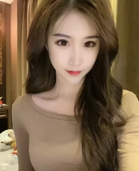 两表妹一起出来服务人民