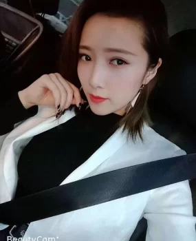 海口出差朋友帮约到极品少妇，风骚会玩水又多。