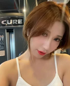 一字马瑜伽美女兼职可上门