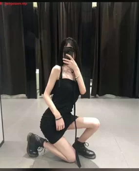 大奶母狗求我操她给我舔鸡巴